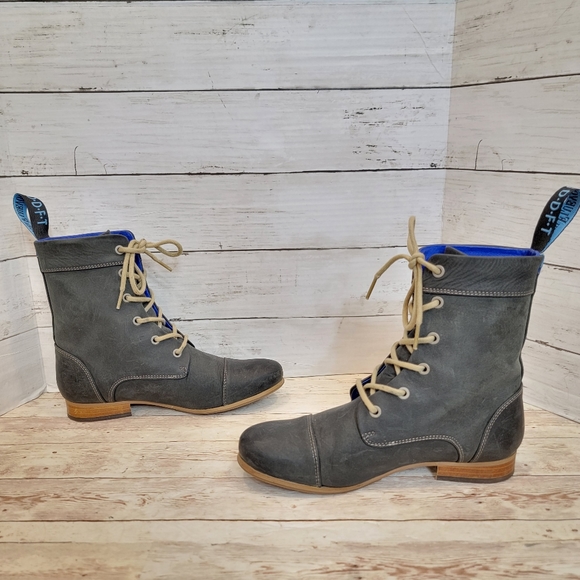 John Fluevog D-D-F-T BBC radio classic  lace up boots - Picture 2 of 15